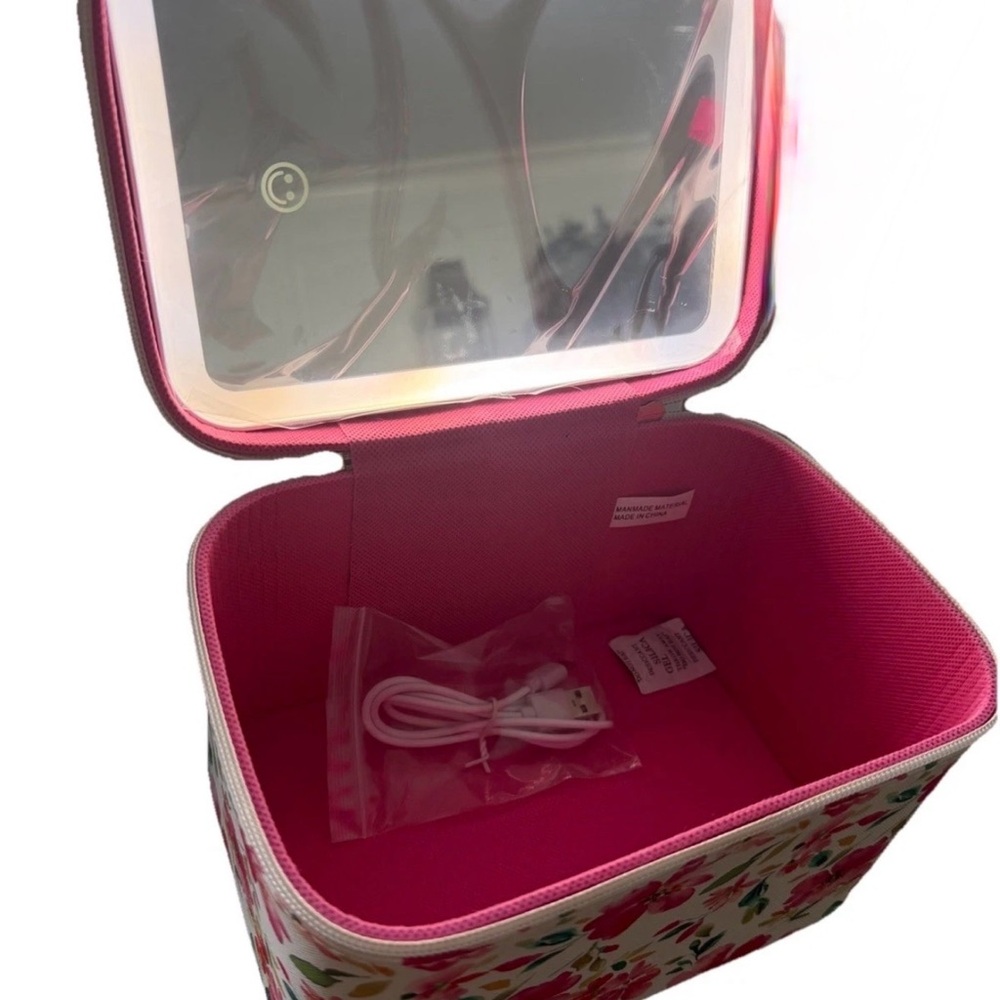 NEW LED MIRROR 3 SETTINGS W/ CHARGER FLOWERS FLORAL MAKEUP CASE BAG BLUSH CRUSH